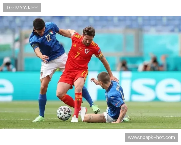 贝博app体育电竞：体育电竞比赛中的策略分析与贝博app平台提供的专业辅助工具